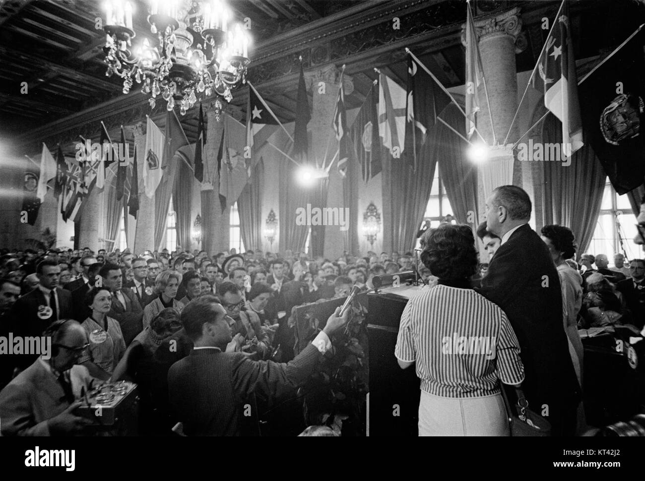 Lyndon B. Johnson, Vizepräsident der Vereinigten Staaten, bei der Democratic National Convention 1960. Seine Teilnahme an der Konvention war ein bedeutender Moment in der amerikanischen politischen Geschichte, da er der Kandidat von John F. Kennedy wurde. Stockfoto