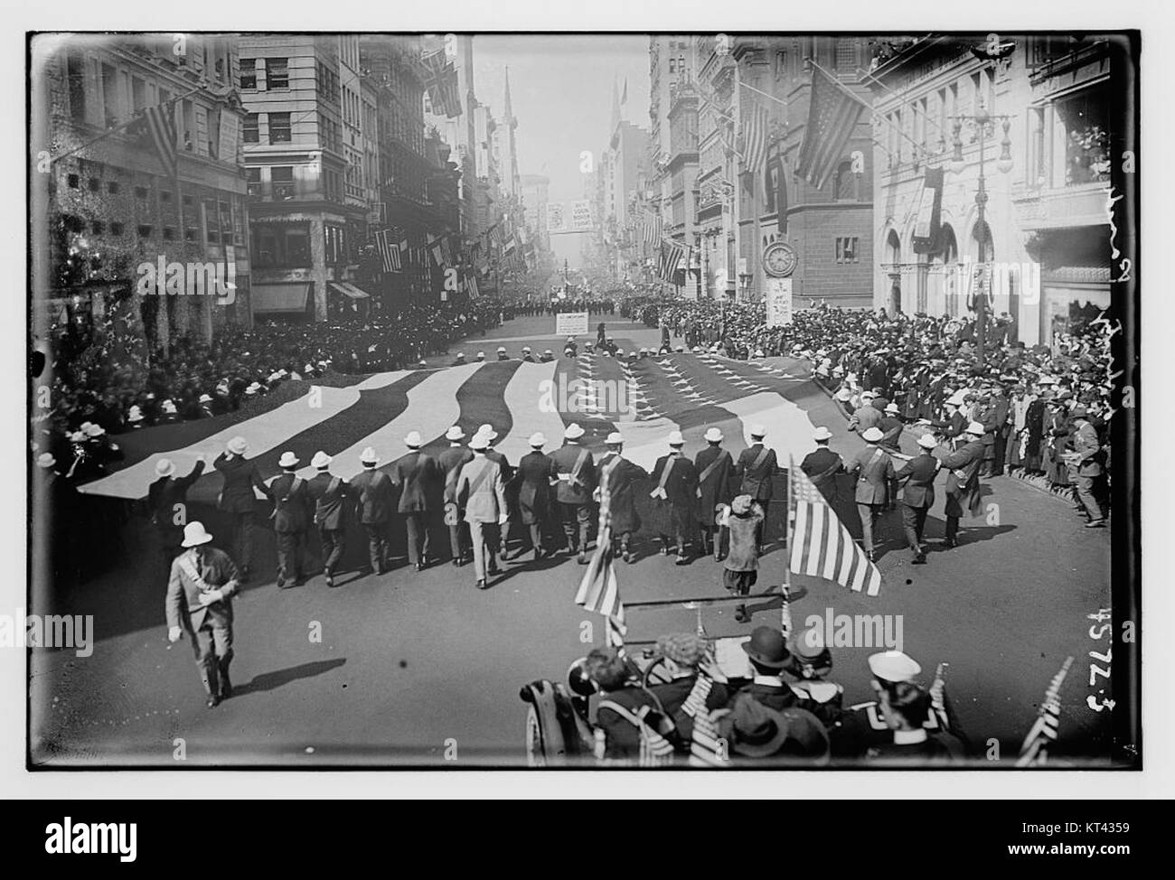Die Liberty Parade feiert Freiheit und Demokratie, oft mit Militärparaden, kulturellen Ausstellungen und öffentlichen Gedenkveranstaltungen. Diese Veranstaltung betont den Patriotismus und den Stolz der Bürger. Stockfoto