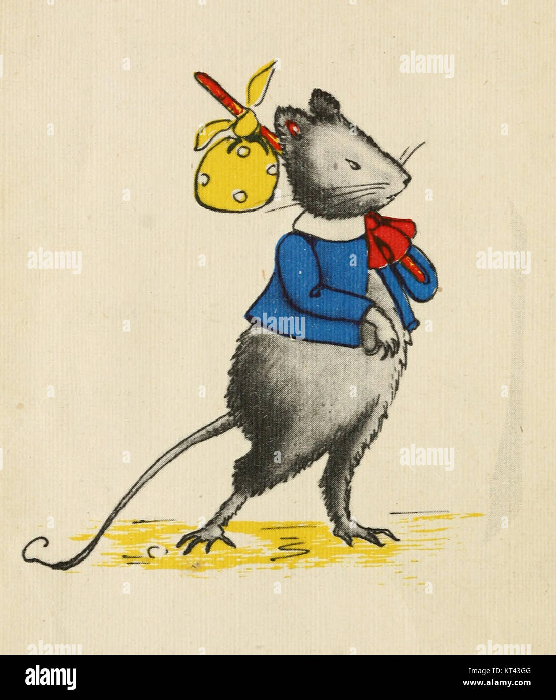 Dieses Bild zeigt eine kleine graue Maus, die langsam die Straße hinuntergeht und die ruhige und friedliche Bewegung des kleinen Tieres in seiner natürlichen Umgebung festnimmt. Stockfoto