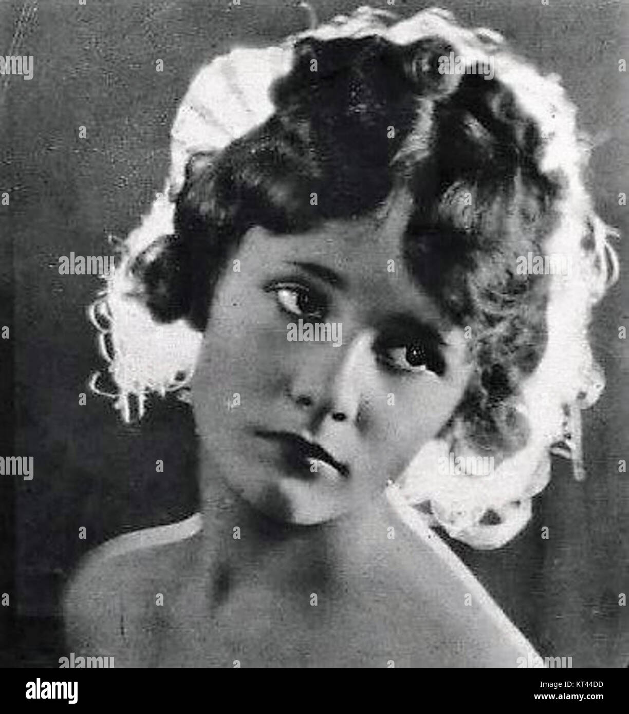 Lucille Ricksen, eine populäre amerikanische Schauspielerin in den 1920er Jahren, wird auf diesem Bild gezeigt, das für ihre Arbeit in Stummfilmen und ihre kurze Karriere vor ihrem frühen Tod mit 14 bekannt ist. Stockfoto