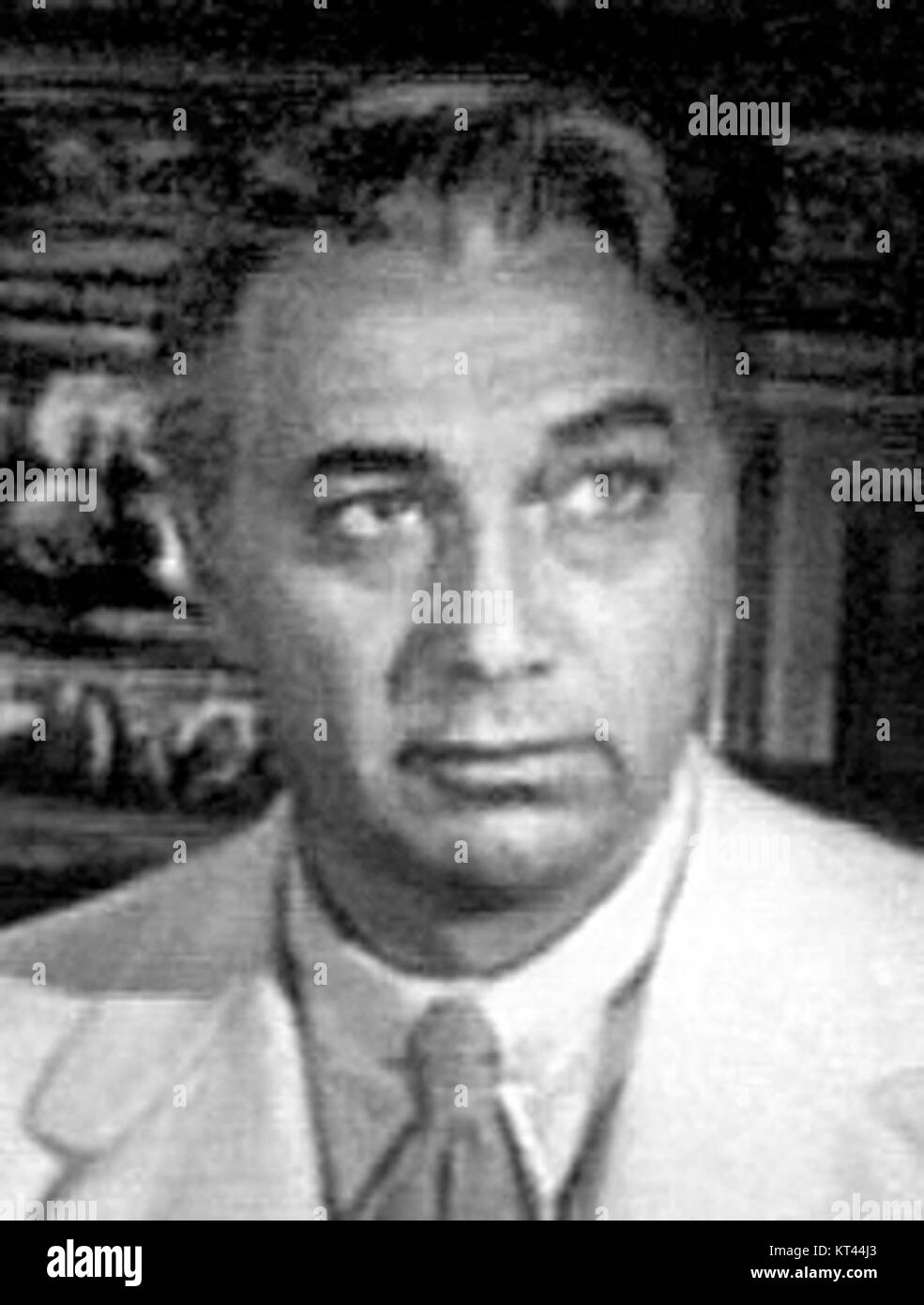 Luther Adler, ein prominenter Schauspieler, ist in dem Film DOA (Dead on Arrival) zu sehen. Der Film beschäftigt sich mit Themen wie Spannung und Kriminalität, während Adler eine Schlüsselfigur darstellt, die an einem tödlichen Plot beteiligt ist. Seine Performance verstärkt die Atmosphäre des Films, der sich um einen vergifteten Mann dreht und nur wenig Zeit hat, seinen eigenen Mord zu lösen. Stockfoto