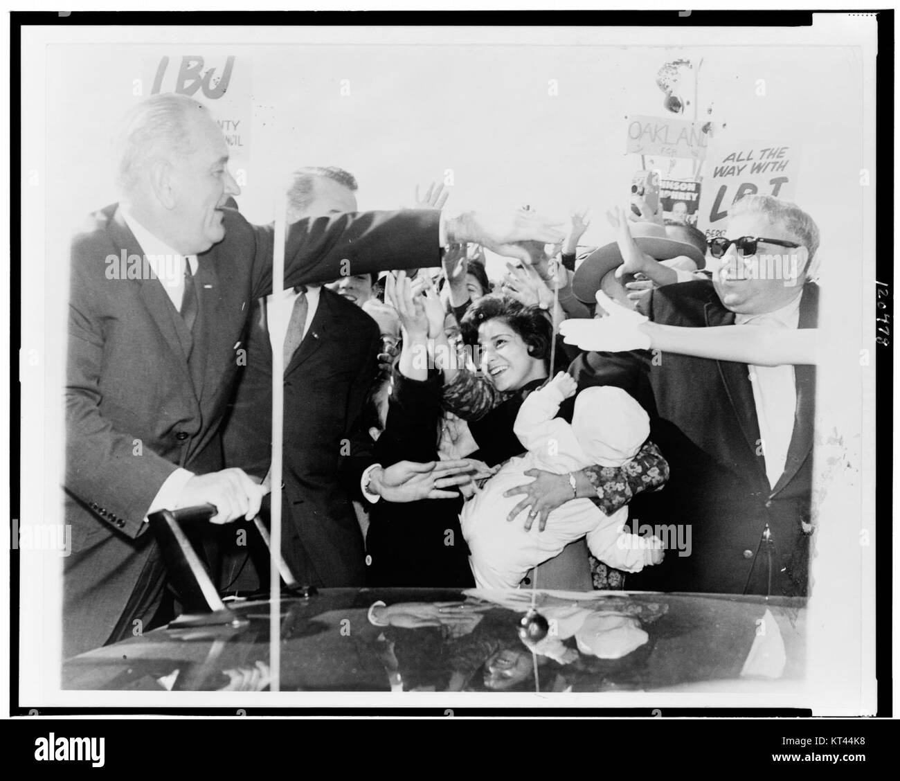 Ein Foto von Lyndon B. Johnson, dem 36. Präsidenten der Vereinigten Staaten, wie im New York World-Telegram and Sun (NYWTS) gezeigt. Das Image repräsentiert seine Führungsrolle in den 1960er Jahren, insbesondere in den Bereichen Bürgerrechte und Sozialreform. Stockfoto