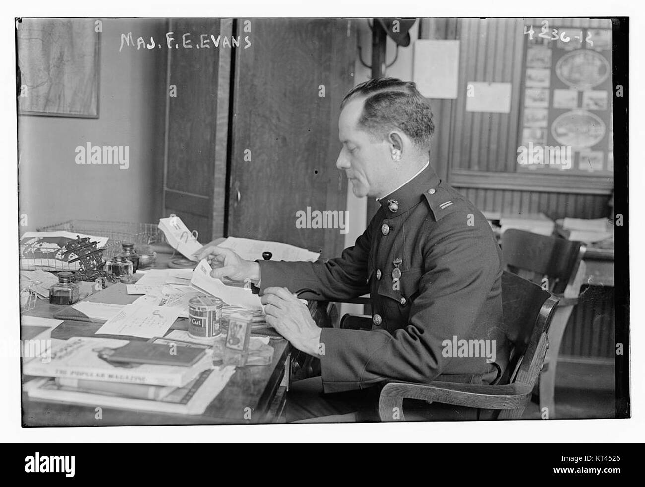 Major F.E. Evans war ein prominenter Offizier im Militär, bekannt für seine strategische Führung während bedeutender historischer Ereignisse. Seine Beiträge wurden in mehreren militärischen Feldzügen anerkannt, was ihm mehrere Auszeichnungen für Tapferkeit und Dienst einbrachte. Stockfoto