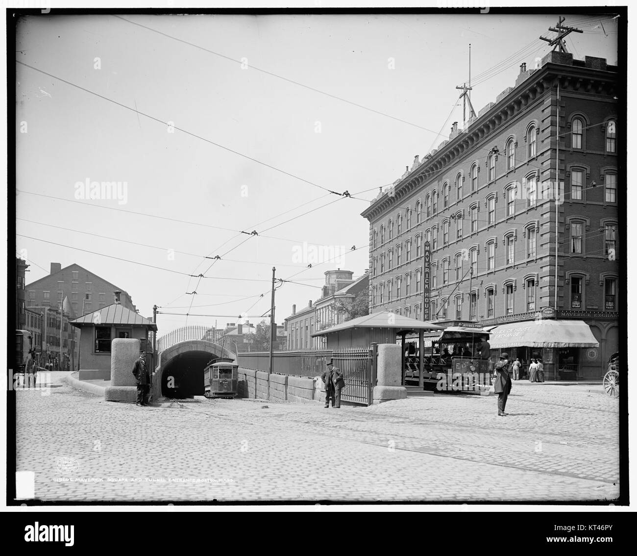 Eine historische Fotografie der Maverick Square Incline in Boston, aufgenommen um 1906. Das Bild erfasst das Steigungsbahnsystem und spiegelt die Verkehrsinfrastruktur des frühen 20. Jahrhunderts wider. Stockfoto