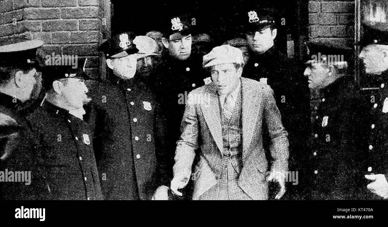 Dieser Film aus dem Film „Ich, Gangster“ fängt einen wichtigen Moment in der Geschichte ein. Der Film, ein klassisches Gangsterdrama, zeigt intensive Tatorte und moralische Konflikte, die im frühen 20. Jahrhundert angesiedelt sind. Stockfoto