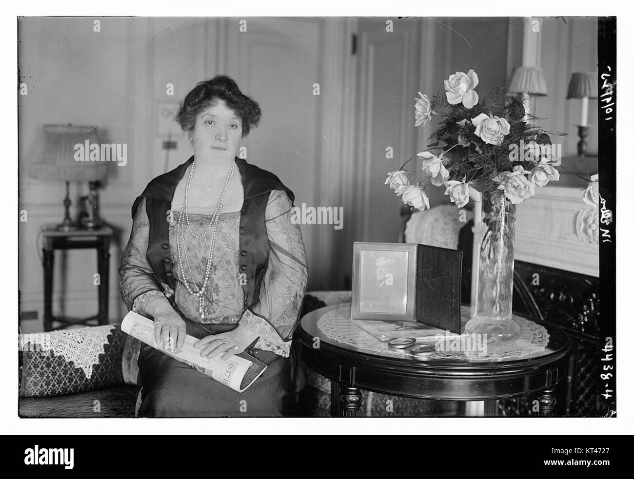 Ein Porträt einer Frau namens Melba, das in diesem Bild aufgenommen wurde und wahrscheinlich auf eine historische oder künstlerische Figur verweist. Das Foto oder Bild zeigt einen fokussierten und direkten Blick. Stockfoto