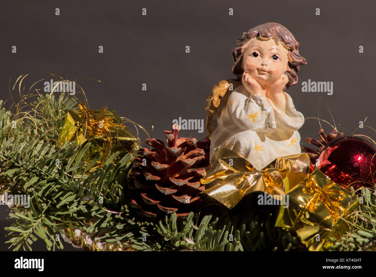 Weihnachten Engel auf einem Weihnachten Anordnung Stockfoto