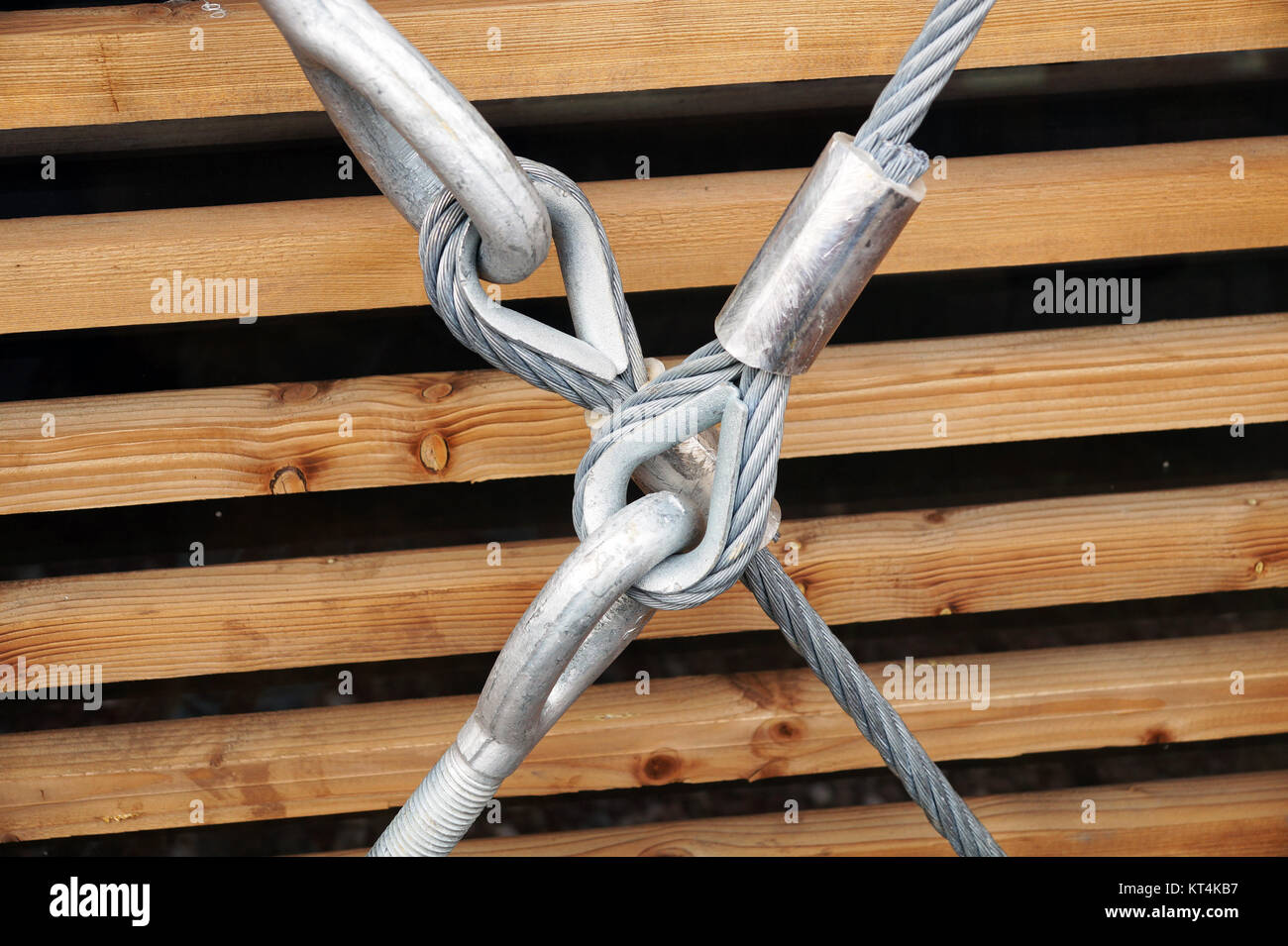Stahl Spannschloss mit Haken und Öse zur Befestigung mit Metall Kabel  Stockfotografie - Alamy
