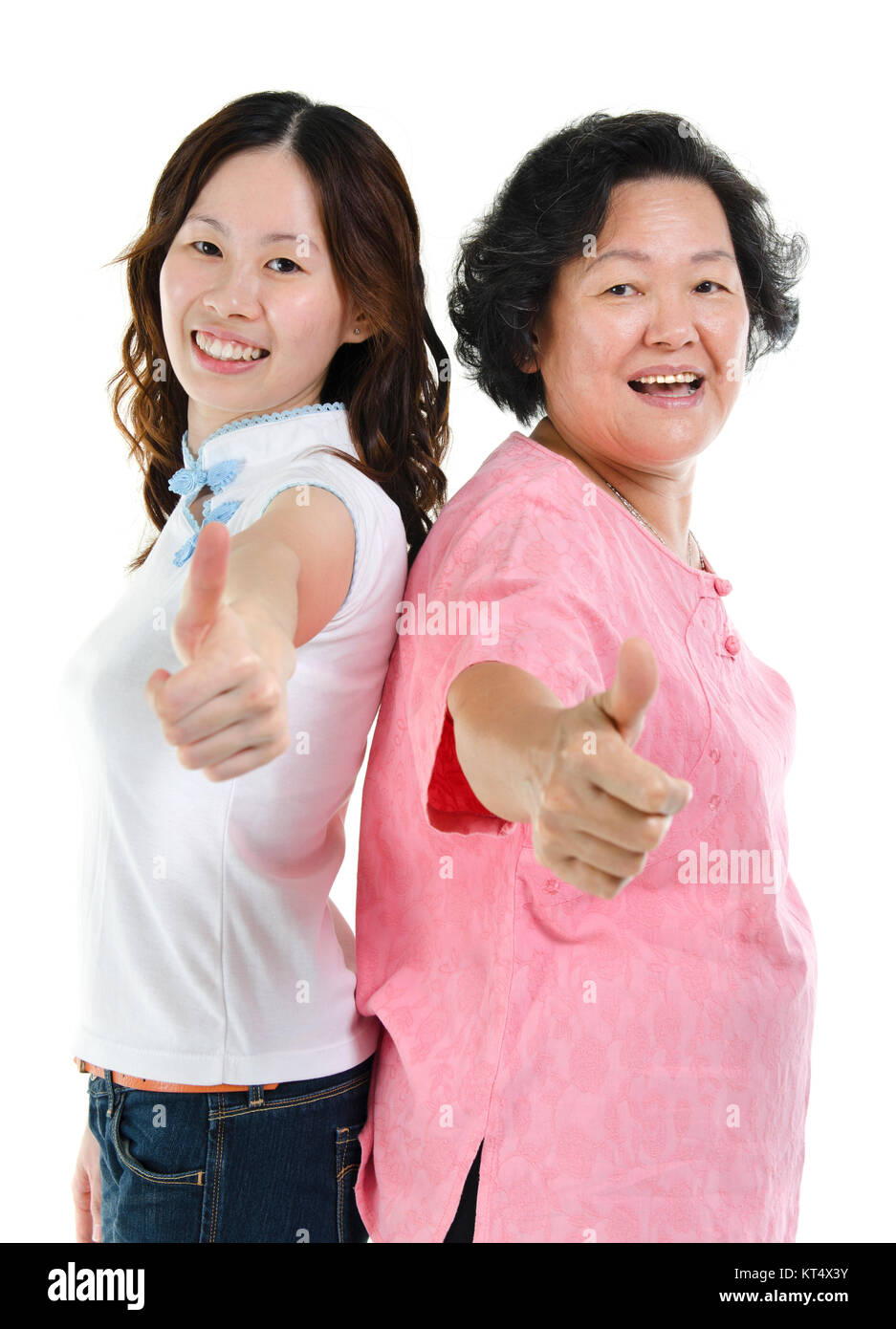 Asiatische ältere Mutter und erwachsene Tochter Daumen hoch Stockfoto