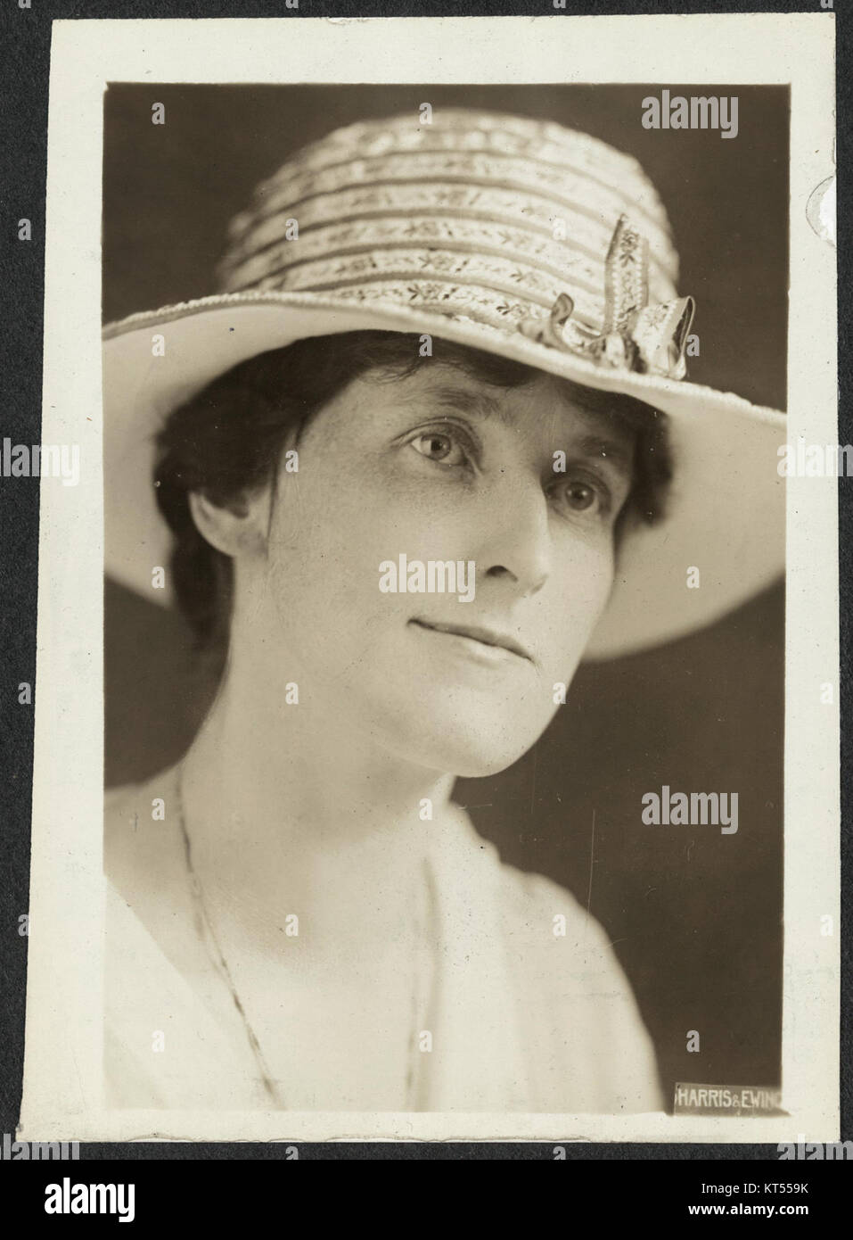 Miss Lucy Ewing ist eine fiktive Figur aus der beliebten Fernsehserie Dallas. Sie ist bekannt für ihre Rolle in der Seifenoper und ihre Verbindung mit der Familie Ewing, einer der bekanntesten TV-Familien. Stockfoto