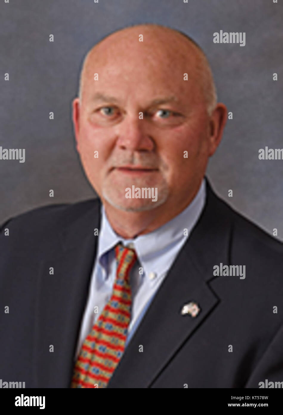 Neil Combee ist eine Persönlichkeit, die für seine Beiträge zur lokalen Regierung und Politik bekannt ist. Seine Führungsrolle spielte eine Rolle bei der Entwicklung der Gemeinschaft und dem Engagement der Bürger. Stockfoto