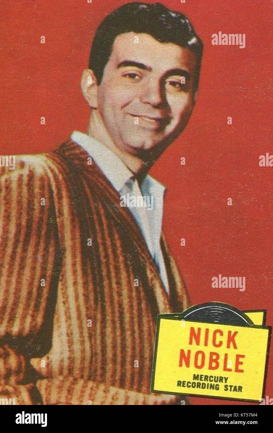 Ein schwarz-weiß-Porträt von Nick Noble, einem bekannten amerikanischen Sänger und Schauspieler aus den 1950er Jahren Das Foto zeigt ihn Mitte des 20. Jahrhunderts und zeigt seinen Stil und seine Präsenz auf dem Höhepunkt seiner Karriere. Stockfoto