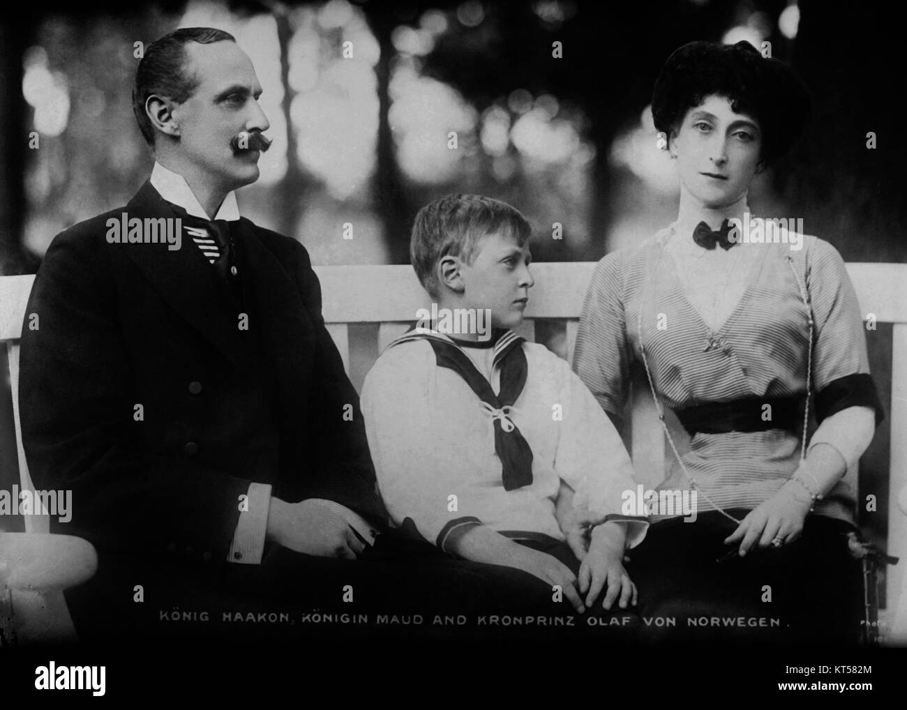 Die norwegische Königsfamilie, angeführt von König Harald V., spielt eine wichtige zeremonielle und symbolische Rolle in Norwegen. Die Familie ist an verschiedenen nationalen und internationalen Veranstaltungen beteiligt, bei denen die Traditionen der Monarchie in Norwegen gewahrt werden. Stockfoto