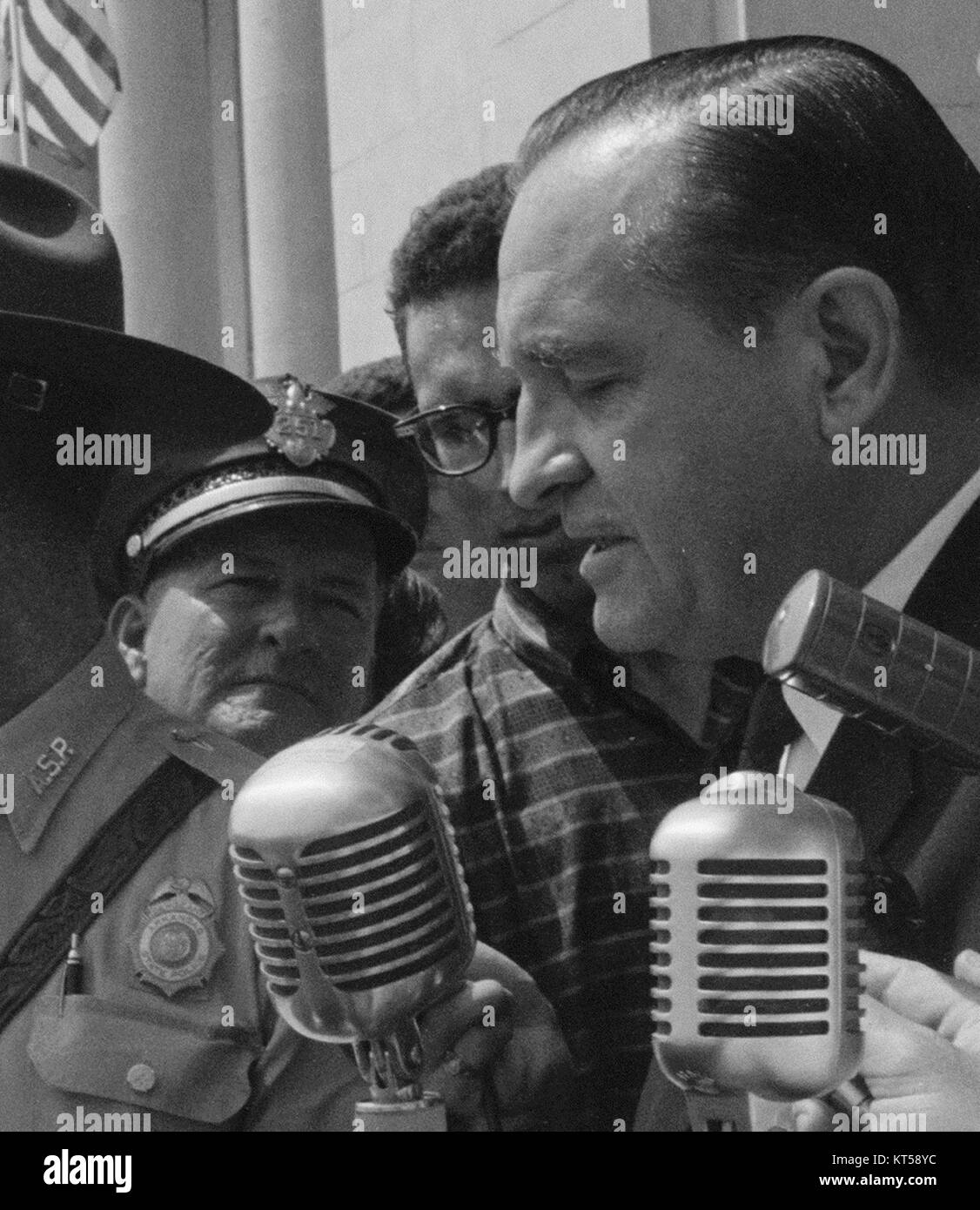 Am 20. August 1959 hielt Orval Faubus, der Gouverneur von Arkansas, eine bemerkenswerte Rede über Fragen der Segregation und der Staatsrechte während der Bürgerrechtsbewegung. Faubus war eine Schlüsselfigur im Widerstand gegen die Aufhebung der Eregregation der Schule. Stockfoto