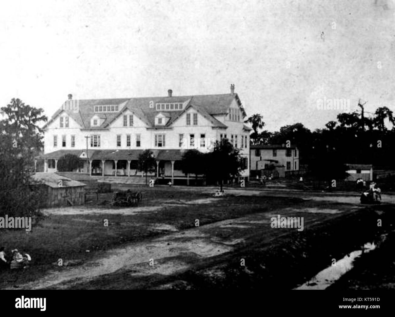 Die Osceola County High School in Kissimmee, Florida, ist eine Bildungseinrichtung, die der lokalen Gemeinde dient und ihren Schülern eine Reihe von akademischen Programmen und außerschulischen Aktivitäten anbietet. Stockfoto
