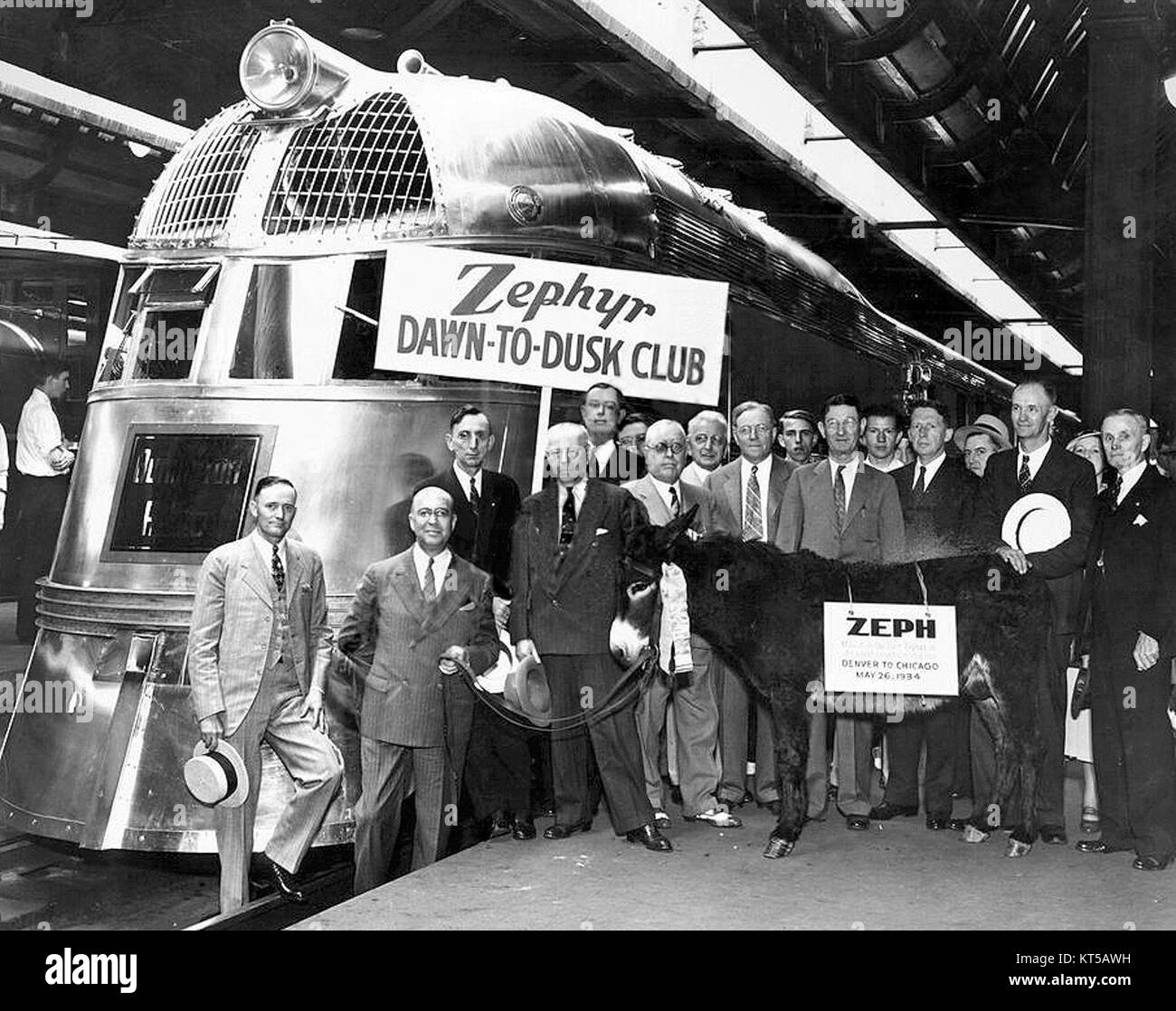 Der Pioneer Zephyr war ein bahnbrechender amerikanischer Zug, der 1936 eingeführt wurde. Es wurde bekannt für seine Geschwindigkeit und Effizienz, präsentiert Innovationen im Schienenverkehr und markiert einen wichtigen Moment in der amerikanischen Reisegeschichte. Stockfoto