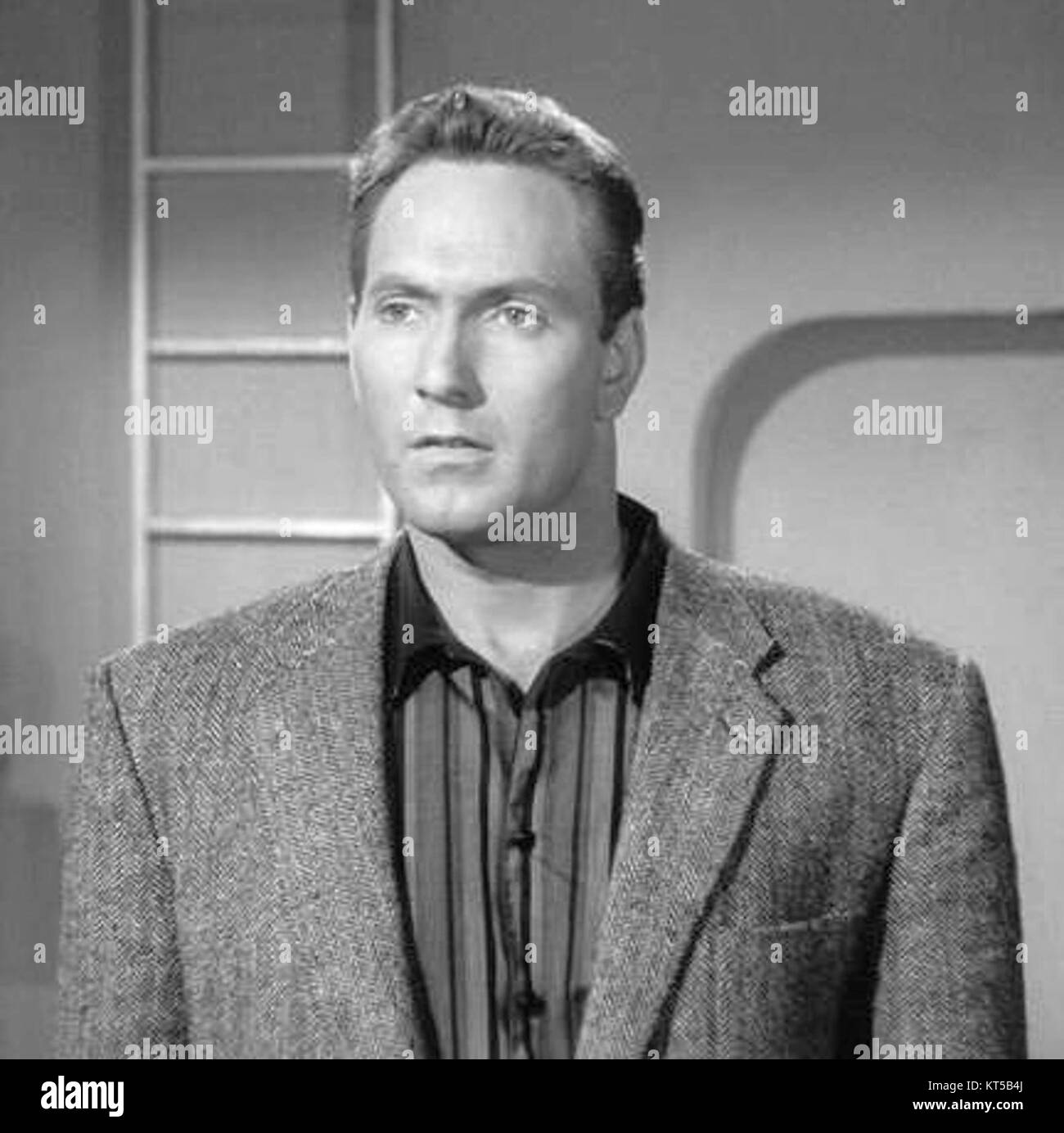 *PlanNine 11* ist ein Science-Fiction-Film, der für seine Darstellung einer alternativen Realität bekannt ist. Der Film ist bekannt für seinen unverwechselbaren visuellen Stil und die Erforschung von Themen wie außerirdische Begegnungen und außerirdisches Leben. Stockfoto