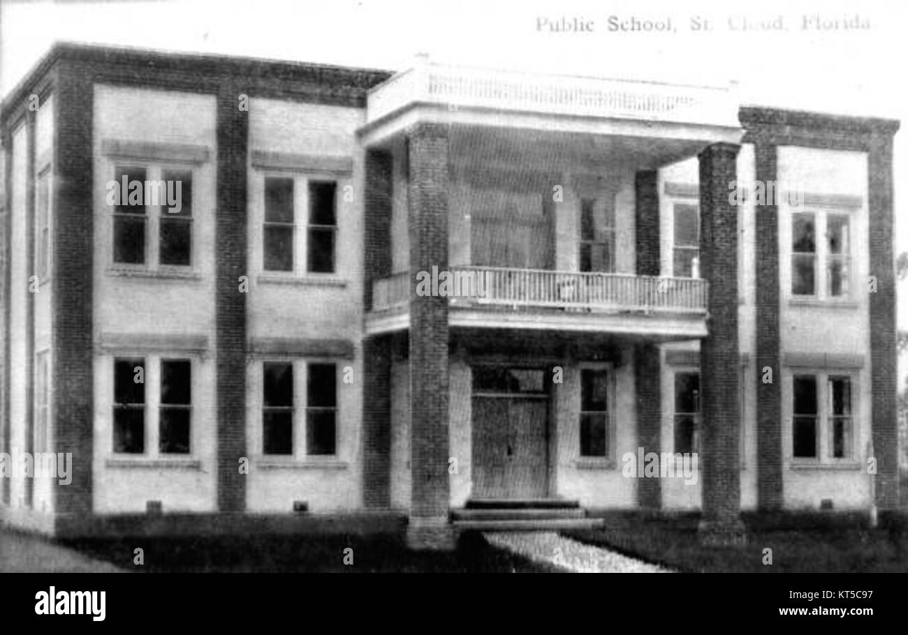 Das öffentliche Schulsystem in St. Cloud, Florida, bietet Bildungseinrichtungen für eine vielfältige Schülerschaft und bietet eine Reihe von akademischen Programmen und außerschulischen Aktivitäten. Die Schulen konzentrieren sich auf akademische Exzellenz und Engagement in der Gemeinschaft. Stockfoto