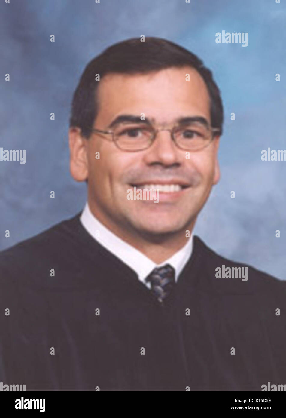 Raoul G. Cantero III. Ist eine bemerkenswerte Persönlichkeit, die für seine Tätigkeit in der Rechtswissenschaft und seine Beiträge zur Rechtsberufe anerkannt wurde. Er hatte einen bedeutenden Einfluss auf die amerikanische Rechtspraxis und die Rechtsprechung. Stockfoto