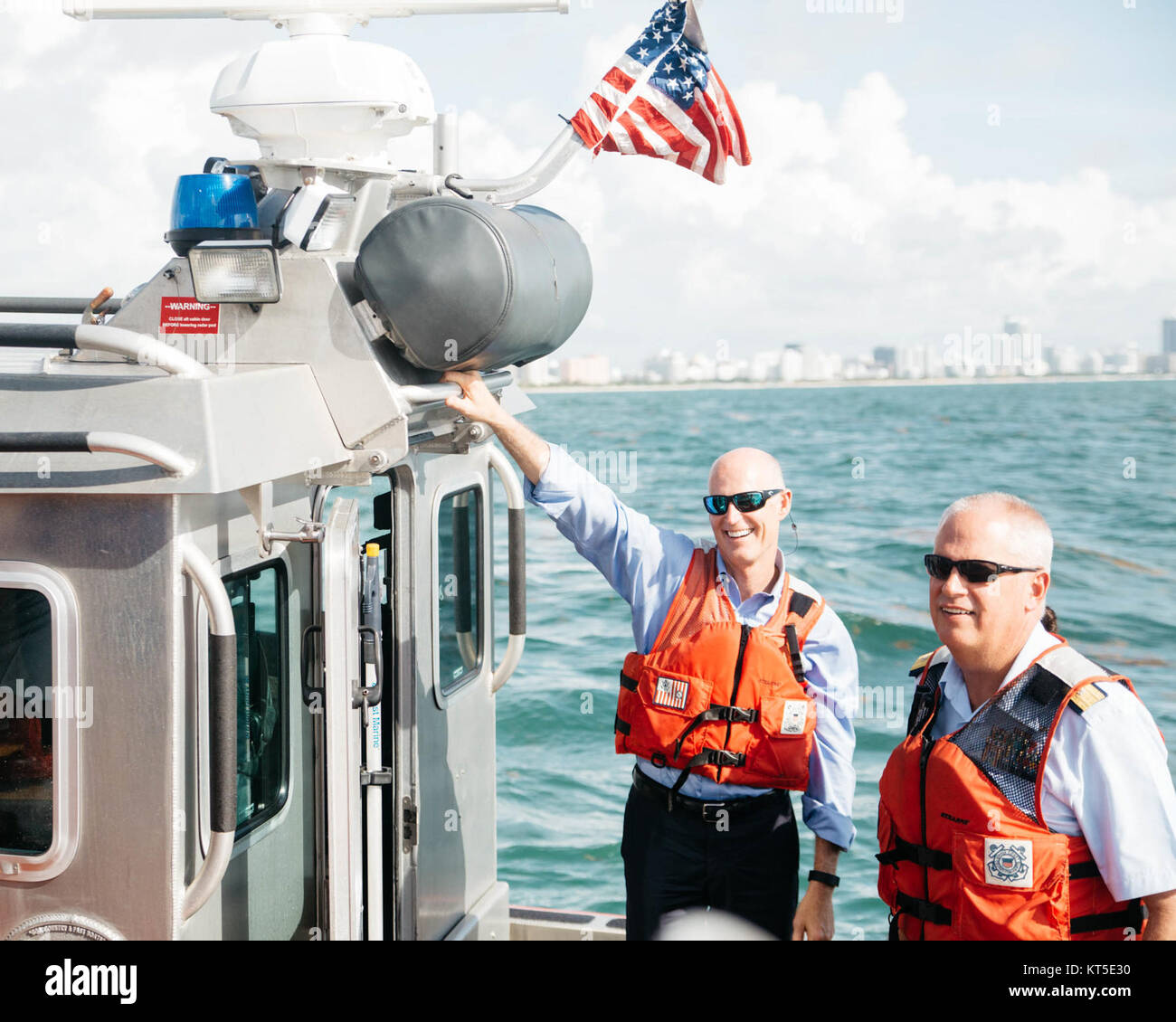 Rick Scott, der US-Senator aus Florida, der mit CA MIA-25 in Verbindung steht, bezieht sich auf eine bestimmte gesetzgeberische oder politische Frage oder Initiative, an der er beteiligt war. Stockfoto Rick Scott, der US-Senator aus Florida, der mit CA MIA-25 in Verbindung steht, bezieht sich auf eine bestimmte gesetzgeberische oder politische Frage oder Initiative, an der er beteiligt war. Stockfoto