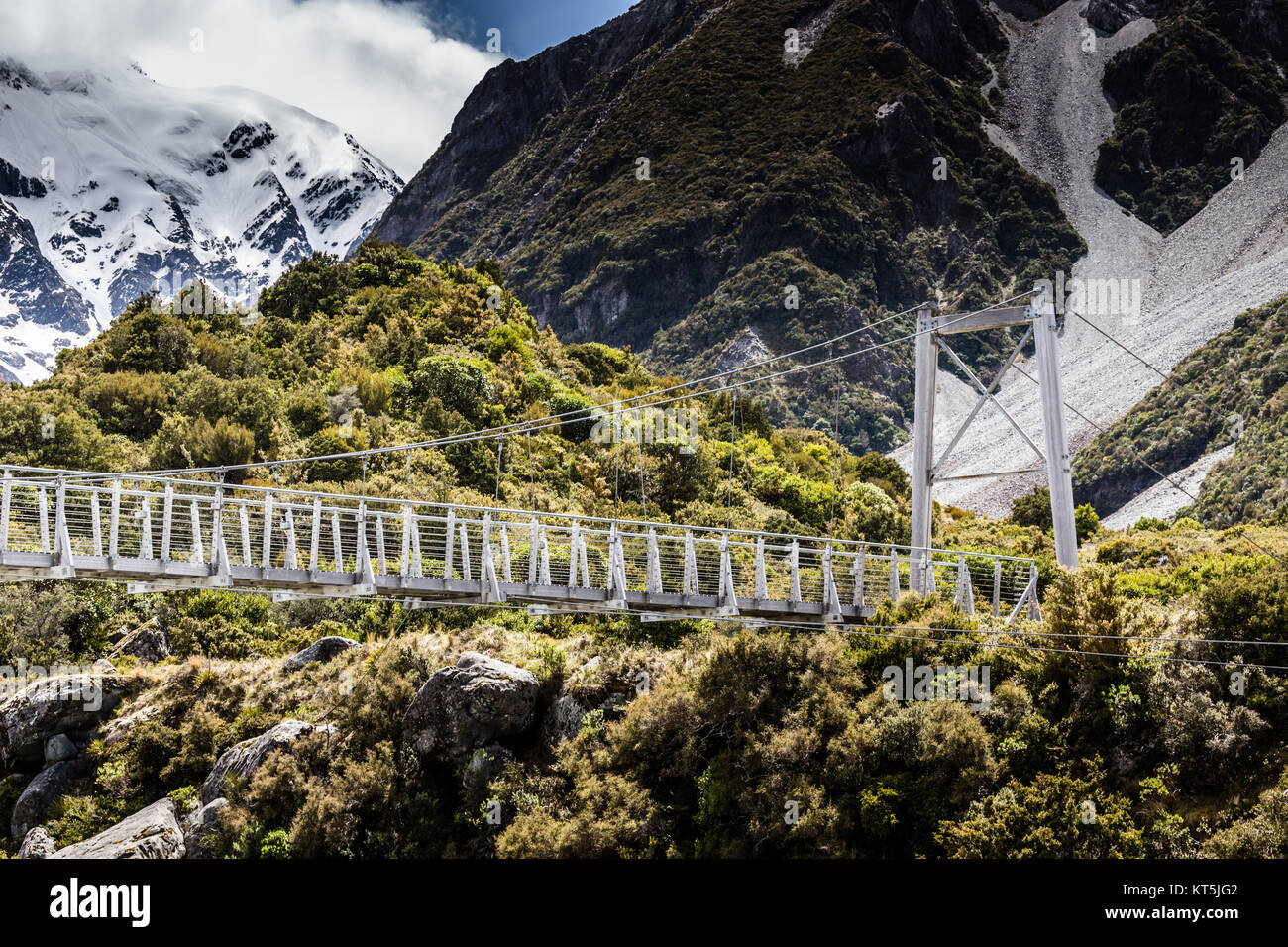 Brücke über Hooker Fluss im Aoraki Nationalpark Neuseeland Stockfoto