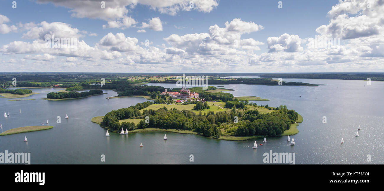 See Wigry-Nationalpark. Suwalszczyzna, Polen. Blauen Wasser und weißen Wolken. Sommer Zeit. Ansicht von oben. Stockfoto