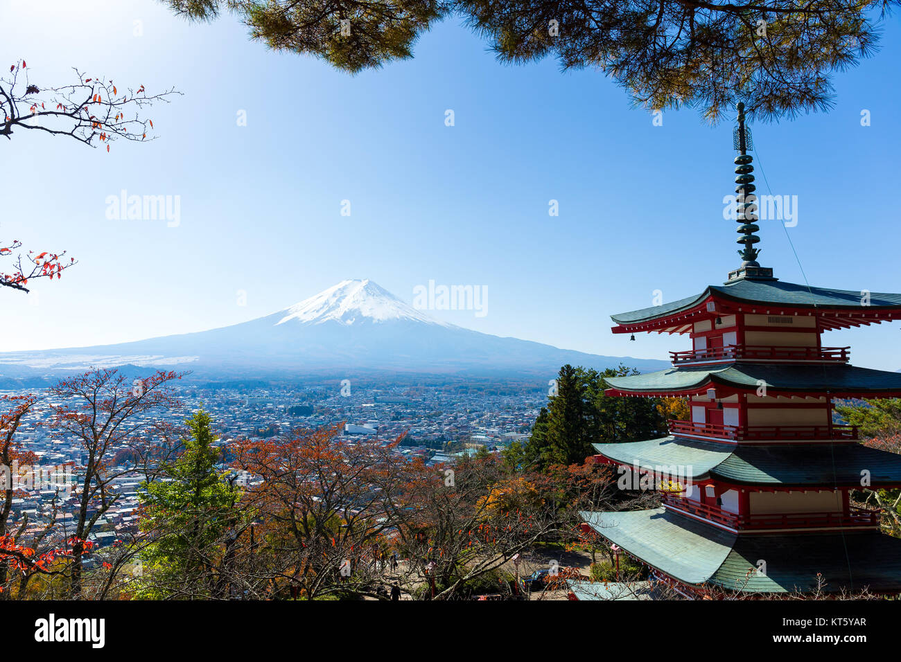 Chureito Pagode und Fuji Berg Stockfoto