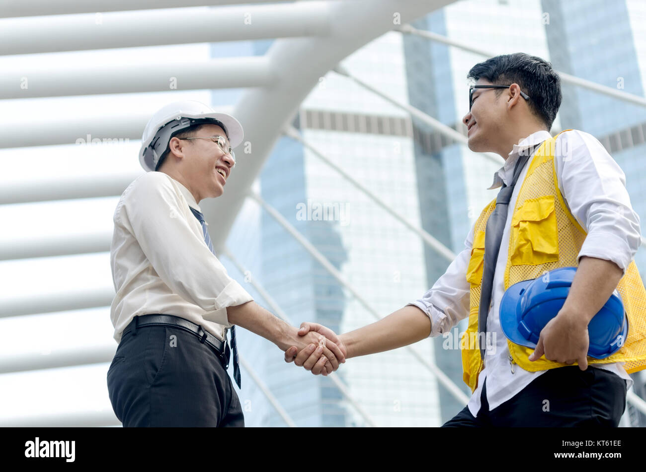 Architekten Handshake und Business Personen Konzept. Partnerschaft Stockfoto