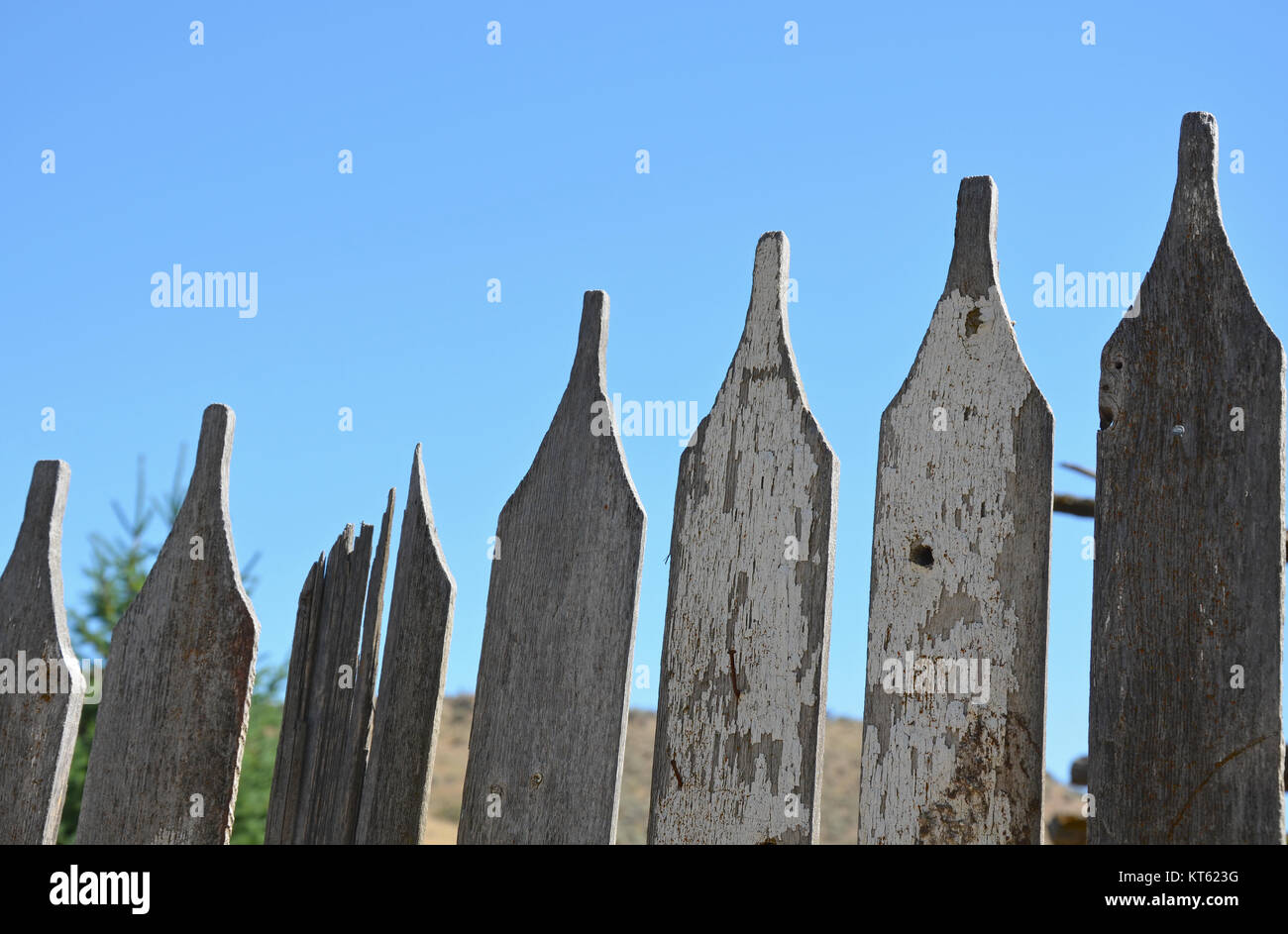 Klapprige alte verwitterte Lattenzaun Stockfoto