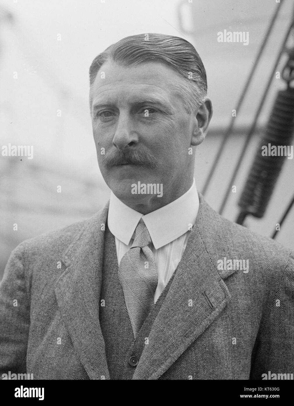 Sir Cecil Chubb war ein britischer Geschäftsmann und Philanthrope, der vor allem für seine Übernahme und Spende von Stonehenge an die Nation bekannt war. Er spielte eine wichtige Rolle bei der Erhaltung der Stätte und sicherte den Schutz für zukünftige Generationen. Chubbs philanthropische Arbeit wird bis heute anerkannt. Stockfoto