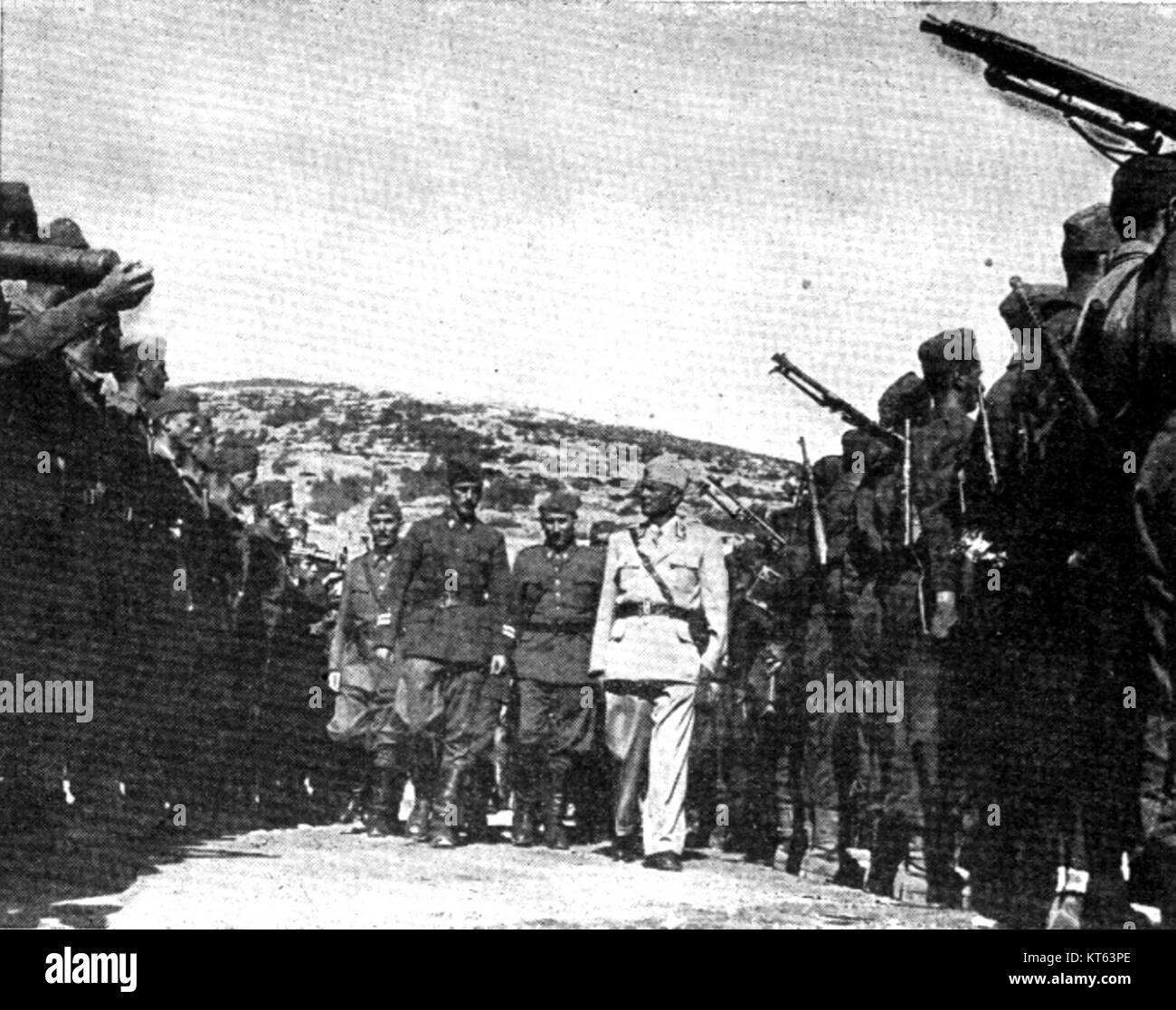 *Smotra Prve dalmatinske Brigade na Visu* bezieht sich auf eine historische Veranstaltung oder Zeremonie auf der Insel Vis in Kroatien, bei der die erste dalmatinische Brigade gefeiert wird. Das Ereignis hat Bedeutung für die kroatische Militärgeschichte. Stockfoto