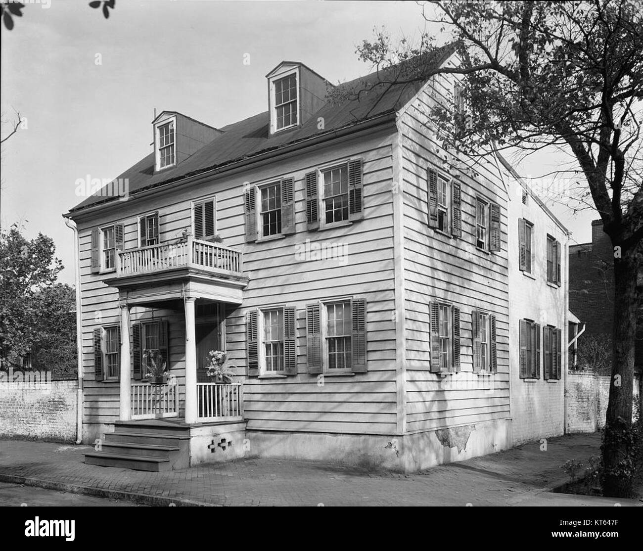 Das Spencer-Woodbridge House, 22 Habersham Street in Savannah, Georgia, ist ein historisches Gebäude, das für seine georgianische Architektur bekannt ist. Es spiegelt das architektonische Erbe der Gegend wider. Stockfoto