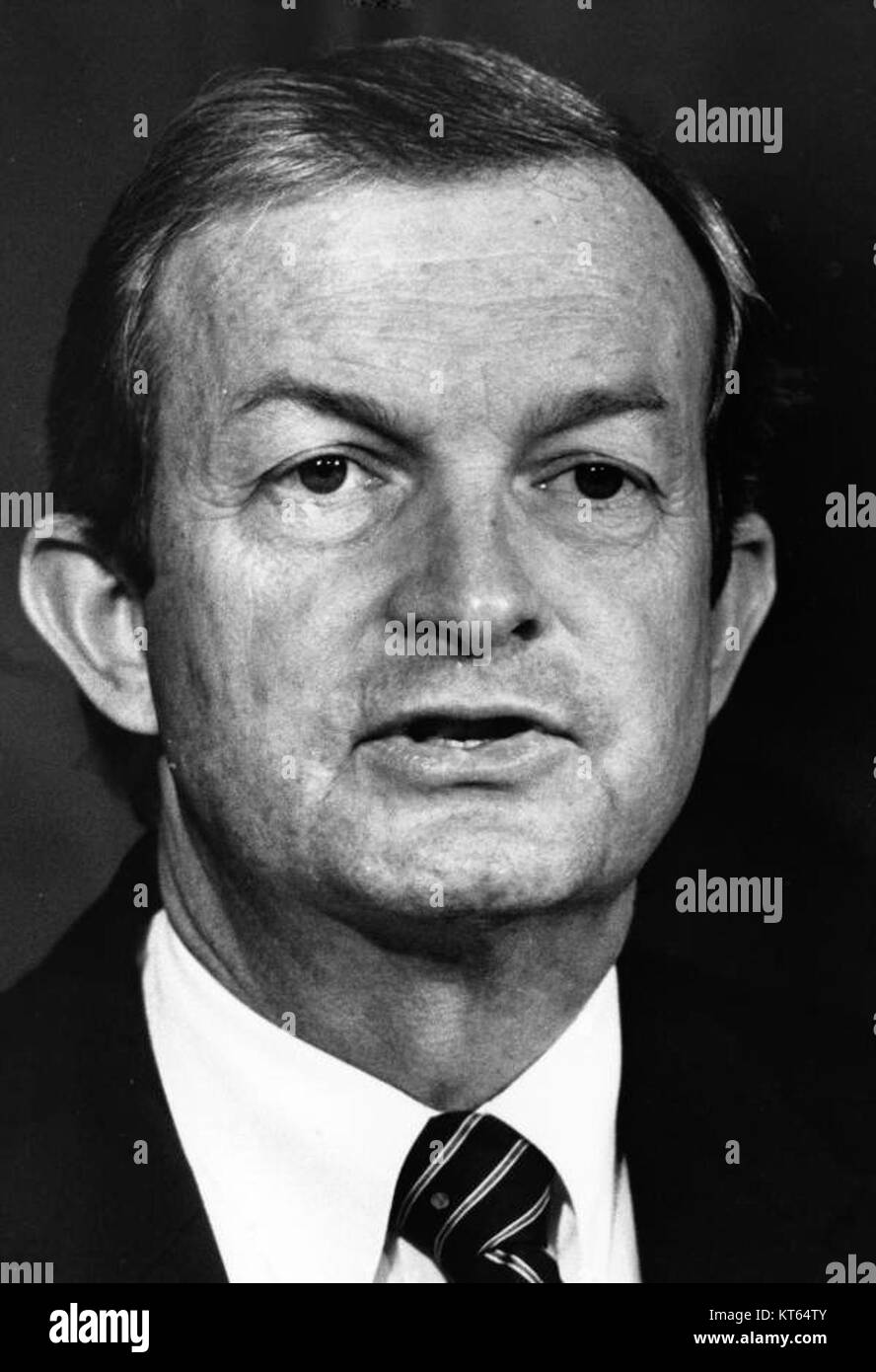 Ein formelles Foto von Senator John W. Vogt, das sein offizielles Porträt als Beamter und Vertreter festnimmt. Stockfoto