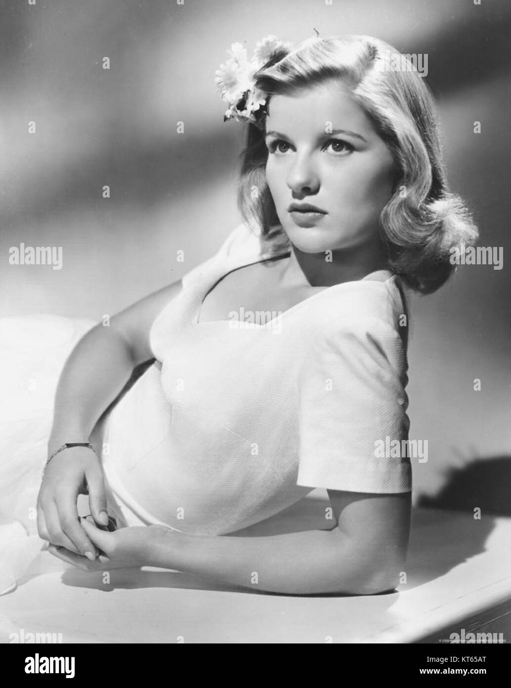 Barbara Bel Geddes, eine US-amerikanische Schauspielerin, ist in diesem Publicity-Foto festgehalten. Bekannt für ihre Rolle in Fernsehserien wie â€˜Dallas,â€™ erlangte sie Anerkennung für ihre Schauspielerei und ihre Präsenz auf dem Bildschirm. Stockfoto