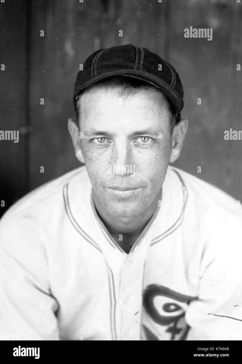 Ted Lyons war ein prominenter US-amerikanischer Baseballspieler, der vor allem für seine lange Karriere als Pitcher in der Major League Baseball bekannt war. Er spielte für die Chicago White Sox und wurde für seine Beständigkeit und Haltbarkeit auf dem Hügel gefeiert. Stockfoto