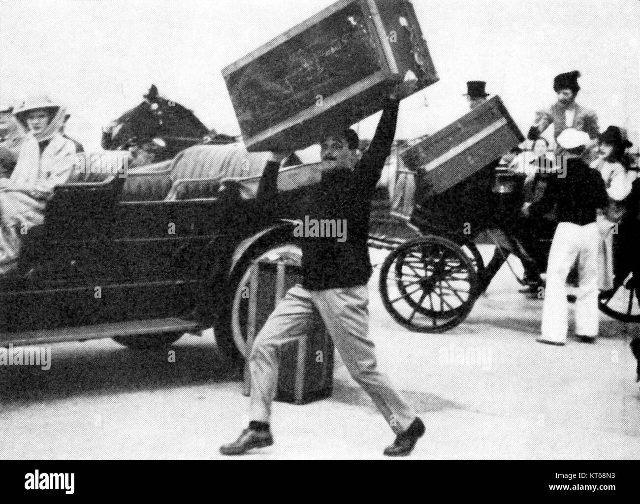 *Too Much Johnson* ist ein Film von Orson Welles aus dem Jahr 1938 mit Musik von Marc Blitzstein. Der Film zeichnet sich durch seinen innovativen Einsatz von Multimedia und die unvollständige Produktionsgeschichte aus. Stockfoto