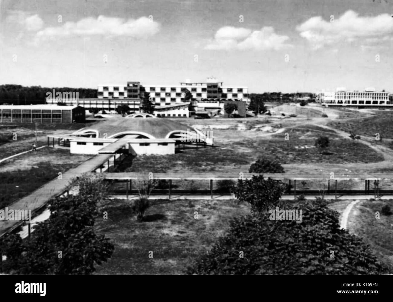 Eine Fotografie oder historische Aufzeichnung der USAC 1956, die möglicherweise mit dem amerikanischen Motorsport zusammenhängt. Das Bild könnte ein Rennen oder ein Auto aus der Saison 1956 des United States Auto Club (USAC) zeigen. Stockfoto