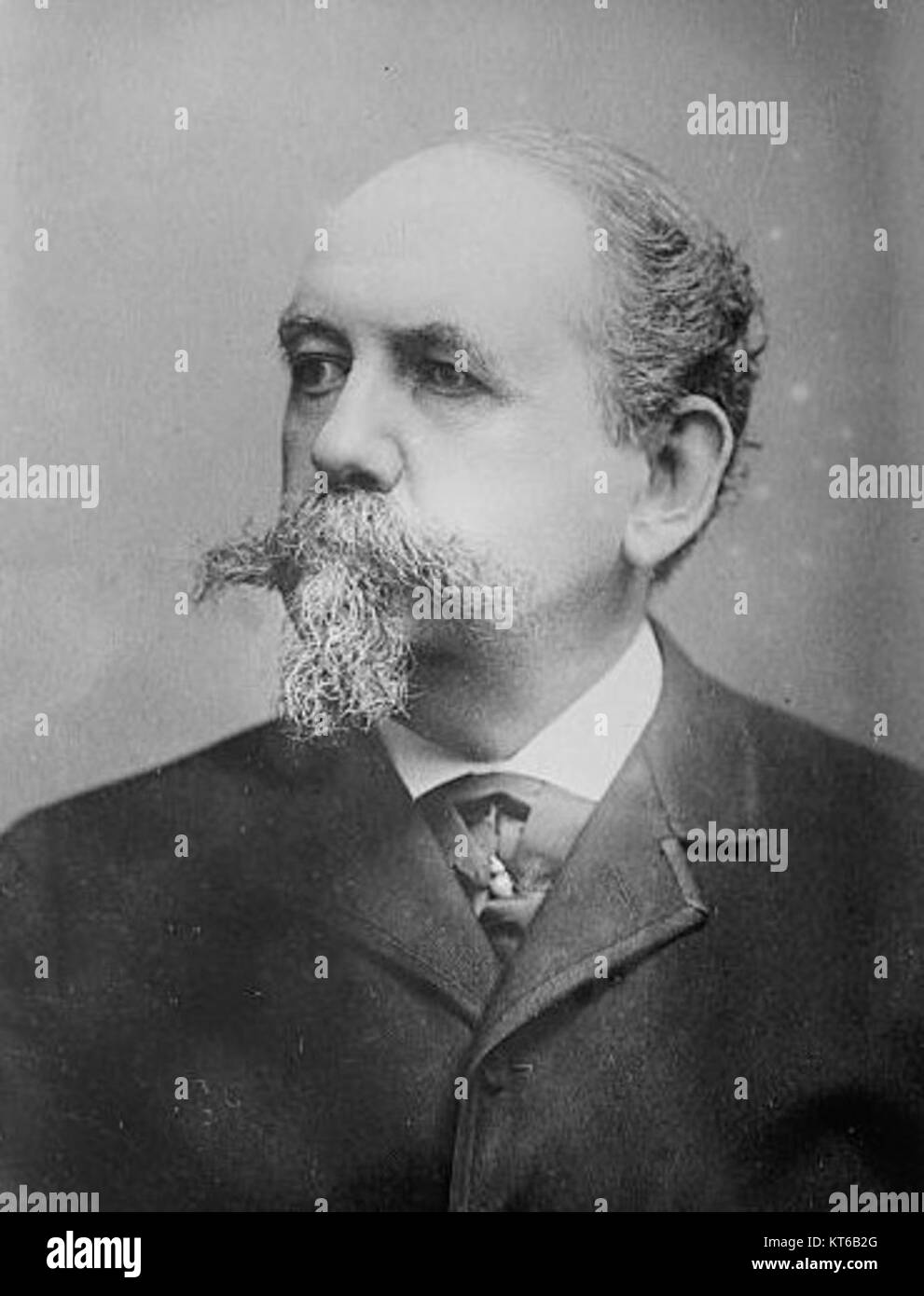 Ward McAllister war eine US-amerikanische Sozialistin und prominente Persönlichkeit in der New Yorker Gesellschaft des 19. Jahrhunderts. Bekannt für seinen Einfluss in Elitekreisen, spielte er eine wichtige Rolle bei der Entwicklung der High-Society-Kultur in New York während des Gilded Age. Stockfoto