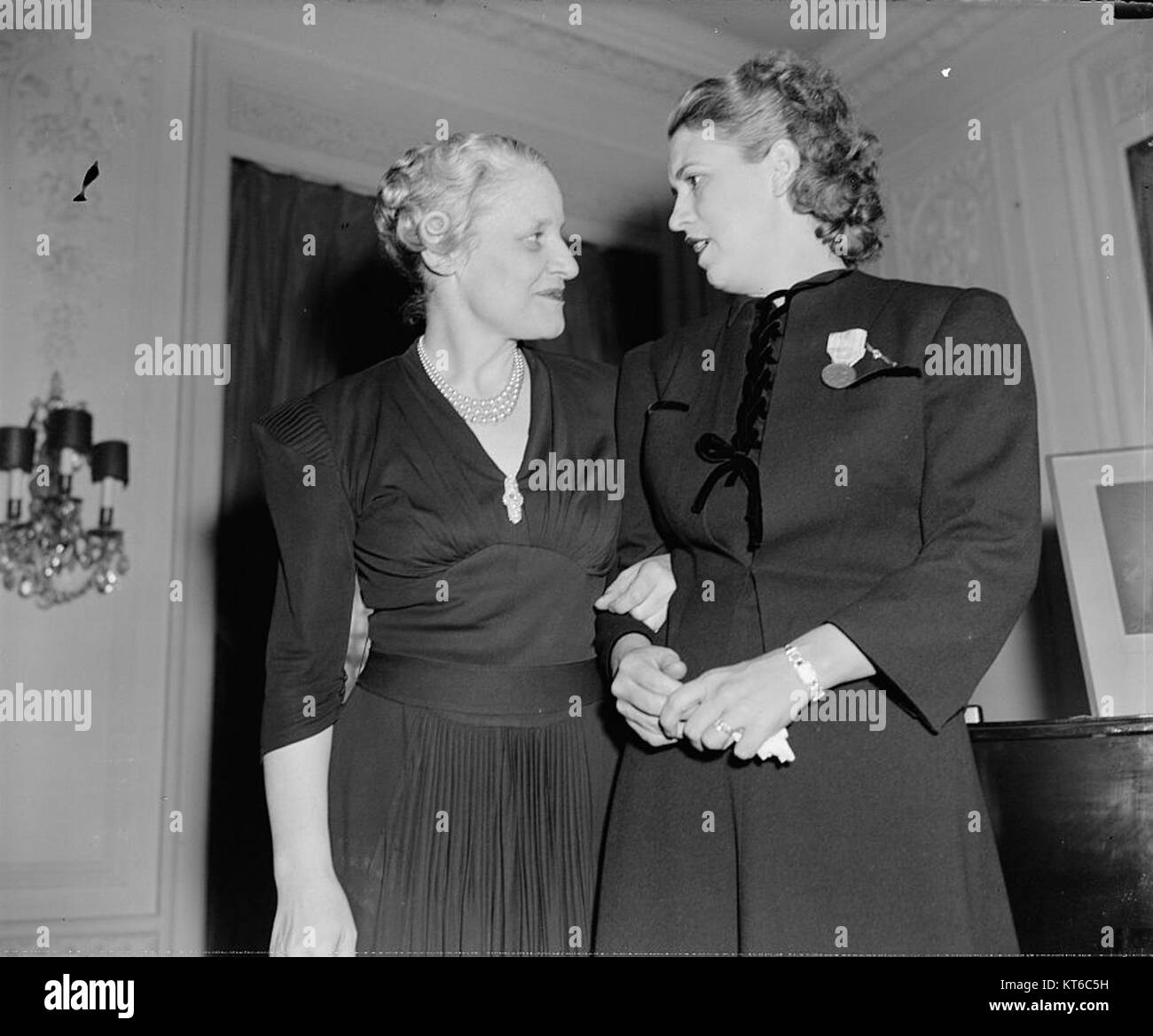 Willebrandt und Cochran beziehen sich auf eine Partnerschaft oder eine Geschäftseinheit, möglicherweise eine Anwaltskanzlei oder ein Unternehmen. Die genaue Art der Partnerschaft ist unklar, kann aber professionelle Dienstleistungen oder juristische Arbeit beinhalten. Stockfoto