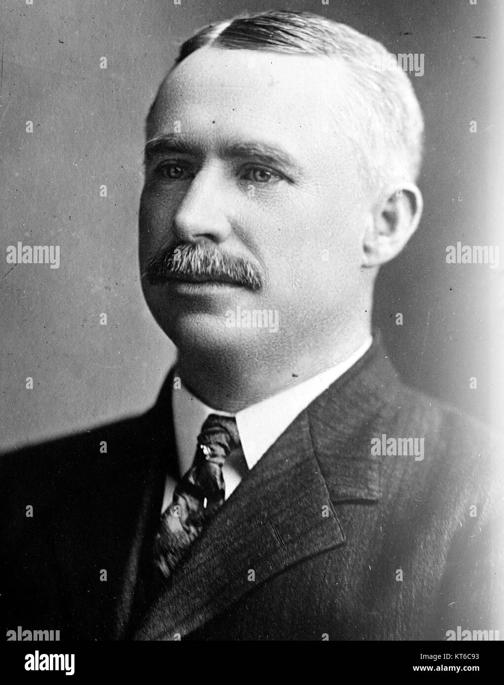 William Strother Cowherd (1860â€„1915) war von 1892 bis 1894 Bürgermeister von Kansas City und von 1897 bis 1905 Kongressabgeordneter für den 5. Bezirk von Missouri. Als Absolvent der University of Missouri war Cowherd auch praktizierender Rechtsanwalt und aktiv in der Kommunalpolitik. Er starb 1915 in Pasadena, Kalifornien. Stockfoto