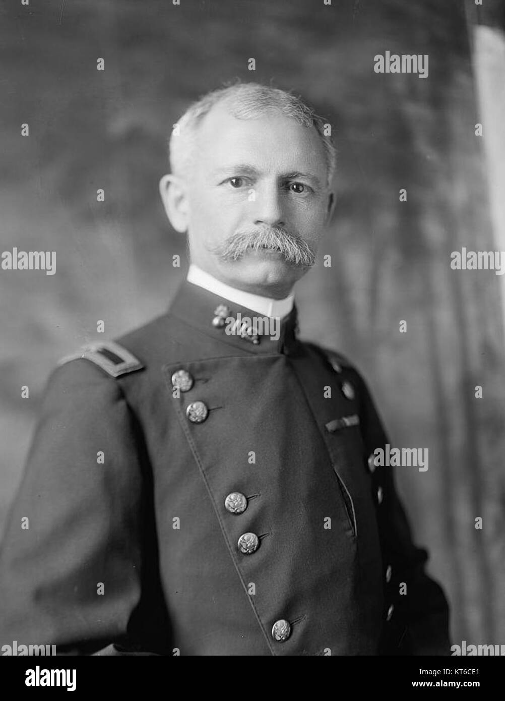 William Crozier war eine bekannte Persönlichkeit, deren Beiträge auf seinem Gebiet einen bedeutenden Einfluss auf die Geschichte hinterließen. Seine Arbeit hatte einen nachhaltigen Einfluss auf die nachfolgenden Generationen. Stockfoto