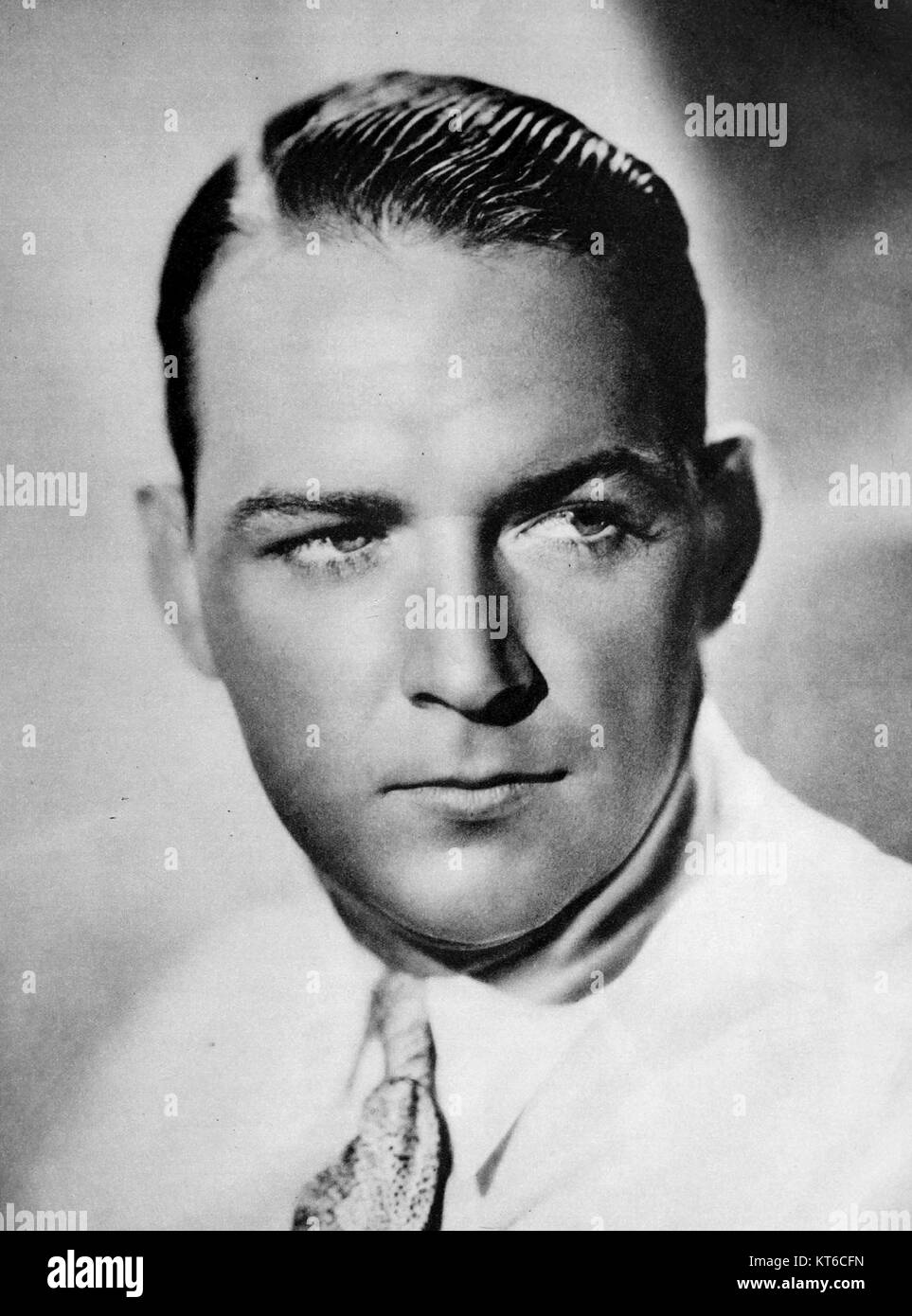 William Gargan war ein US-amerikanischer Schauspieler in den 1930er Jahren, der für seine Rollen in Filmen und seine Beiträge zu Hollywood während des Goldenen Zeitalters des Kinos bekannt war. Er wurde besonders für seine Arbeit in komödiantischen und Detektivrollen anerkannt. Stockfoto