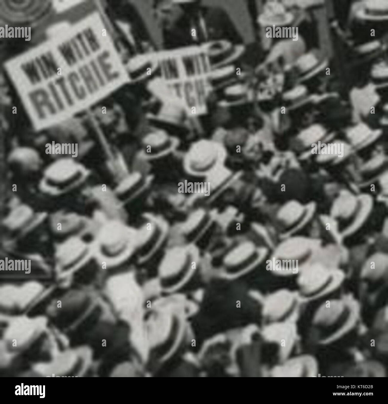 „Win with Ritchie“ ist ein beliebtes Programm, das für seine ansprechenden Inhalte bekannt ist. Es betont Unterhaltung, Wissensaustausch und Beteiligung des Publikums, was es zu einer bedeutenden kulturellen Fernsehsendung macht. Stockfoto