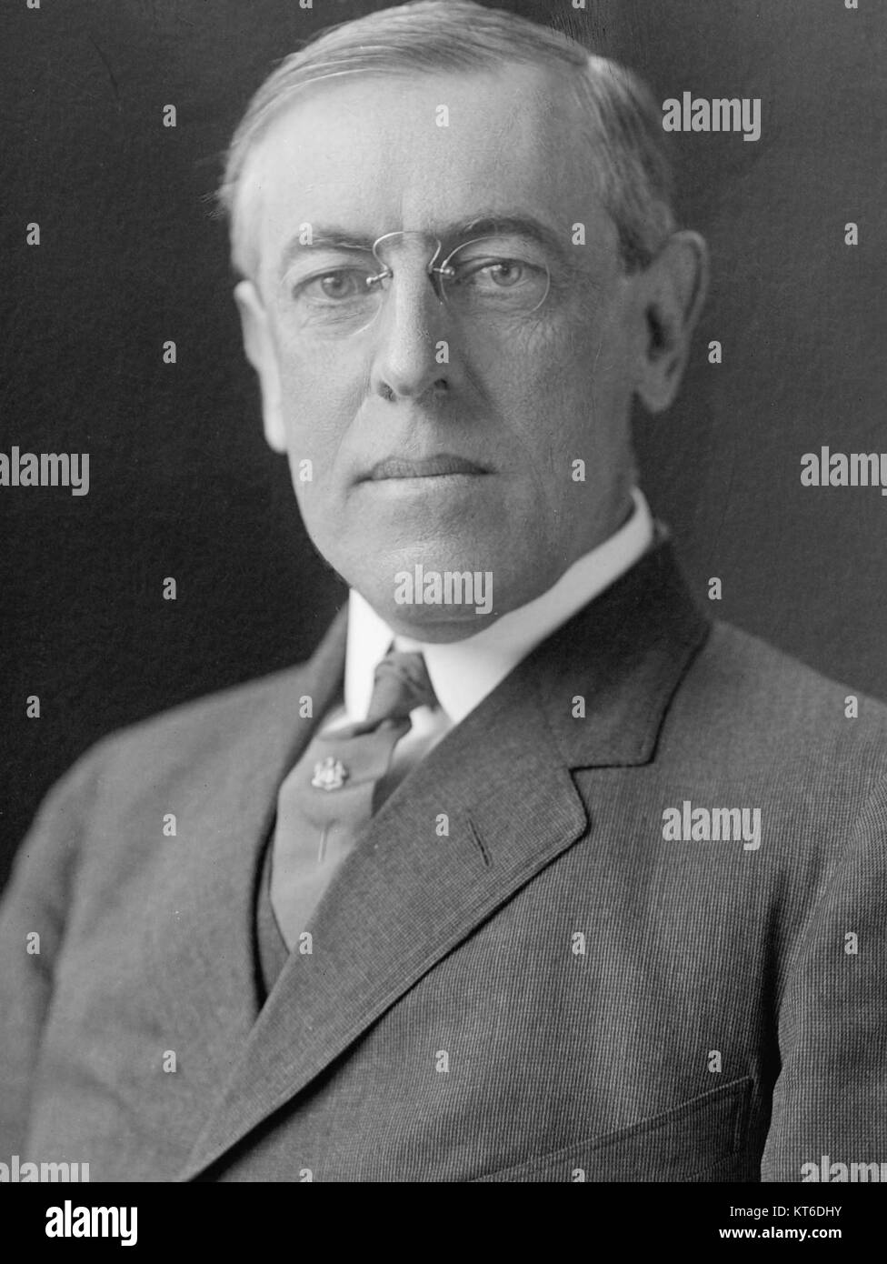 Woodrow Wilson-H&E ist ein historisches Porträt oder Kunstwerk, das Präsident Woodrow Wilson darstellt. Das Bild ist wahrscheinlich Teil einer Sammlung, die wichtige amerikanische Persönlichkeiten der Geschichte, insbesondere aus dem frühen 20. Jahrhundert, zeigt. Stockfoto