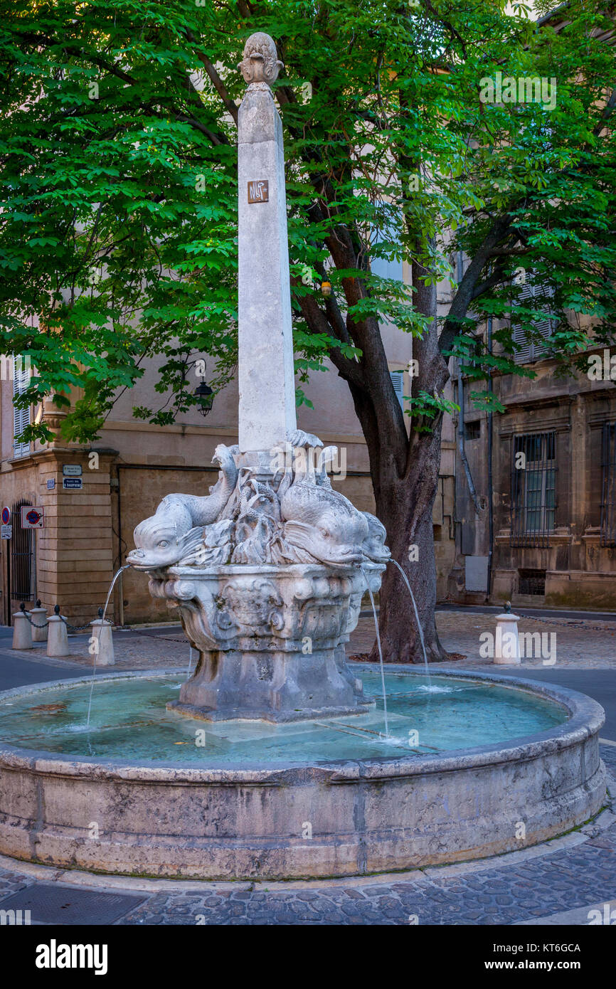 Vier Delphine Brunnen am Place des Quatre Dauphins, Aix-en-Provence, Frankreich Stockfoto