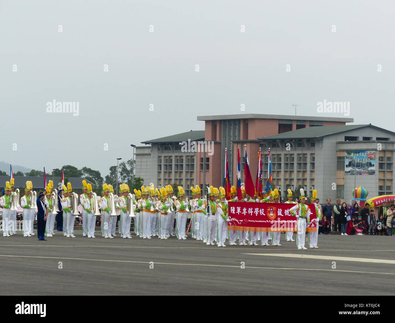 Armee Akademie R.O.C. Marching Band stehen an Hongchailin Lagerplatz 20161224 ein Stockfoto