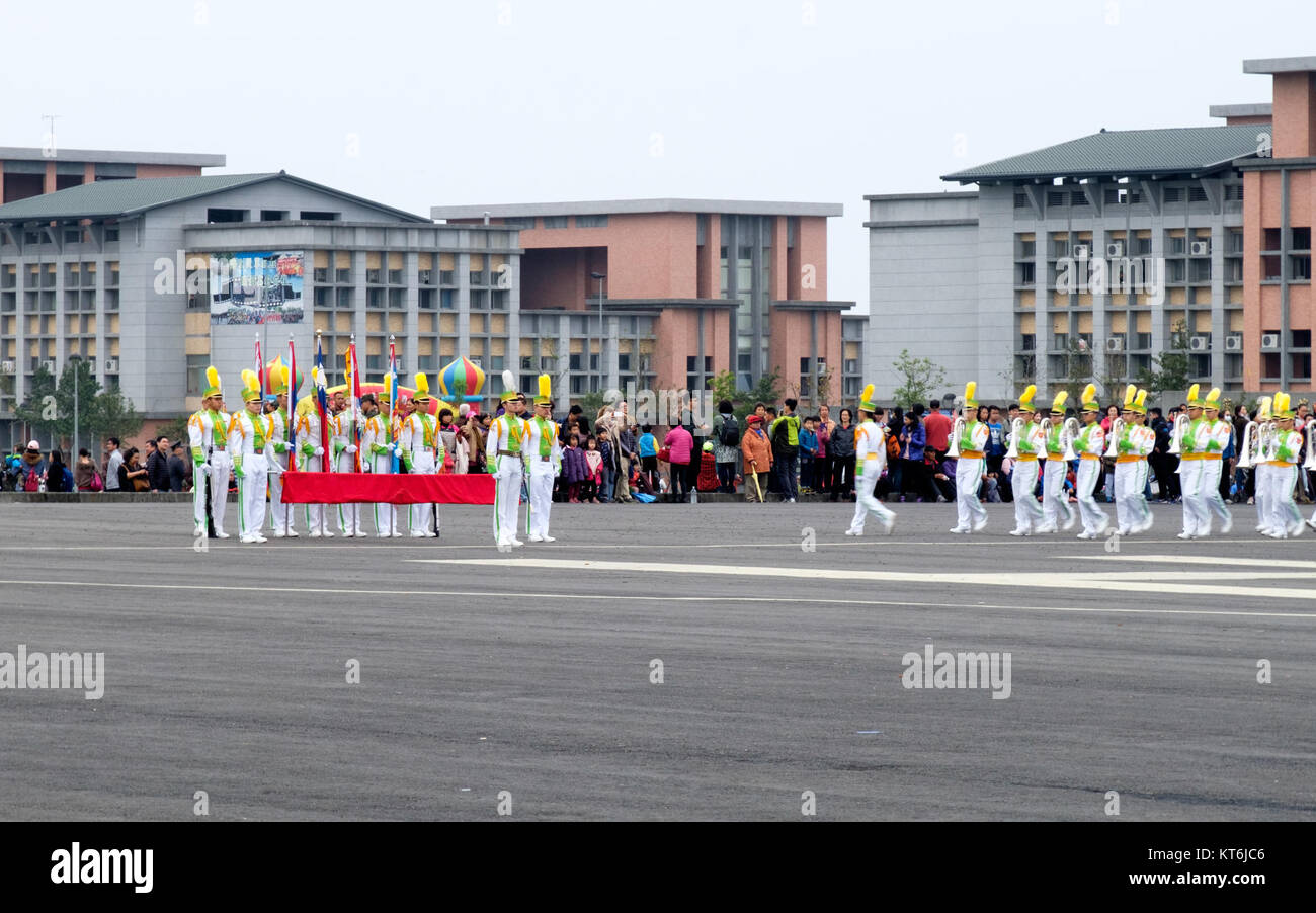 Armee Akademie R.O.C. Marching Band gehen an Hongchailin Lagerplatz 20161224 b Stockfoto
