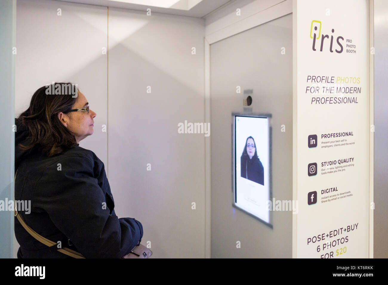 Iris Pro Photo Booth macht high-end kopfschüsse von Menschen bestellt und digital bearbeitet, Ryerson University - Ted Rogers Schule für Management, Toronto Stockfoto