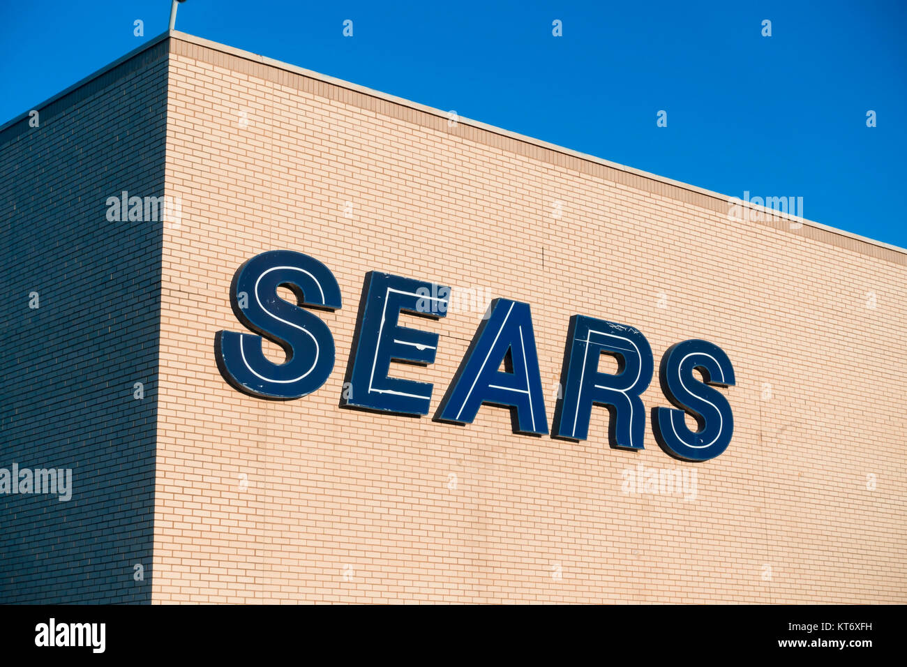 Eine gut getragen Sears Canada Inc. Zeichen und Logos. Stockfoto