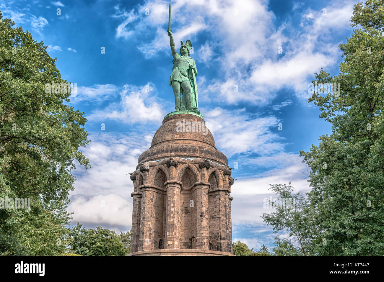 Statue des Cheruskerfürsten Arminius im Teutoburger Wald in der Nähe der Stadt Detmold, Deutschland. Stockfoto